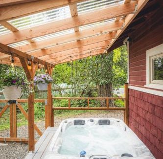 Port Angeles House | Cozy cabin on the Olympic Peninsula, Hot Tub
