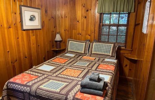 Maggie Valley Resort | Cozy Cabin Pet Friendly ADA Compatible