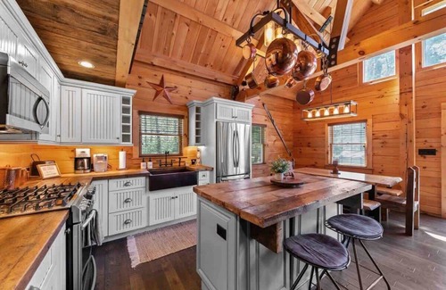 Jewett House | Cozy Cabin Retreat with Hot Tub & Fire Pit