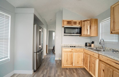 Brazoria Cabin | Cozy cabin with 1 bedroom and WiFi, AC in charming Brazoria