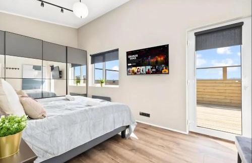 Veidilundur Apartment | Cozy Cabin with Hot Tub & Sauna - Ultimate Retreat
