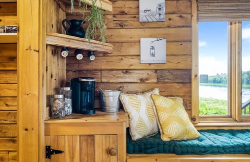 Red Bank Cottage | Cozy Cabin with Large Cedar Hot Tub