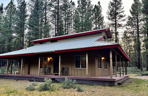 Portola Cabin | Cozy Cabin with wrap around porch. Walking distance to Chalet View Lodge.