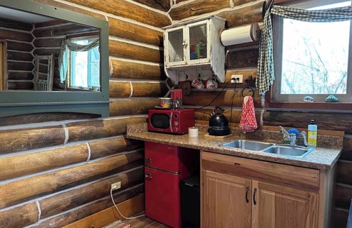 Tridell Cabin | Cozy Canyon Cabin