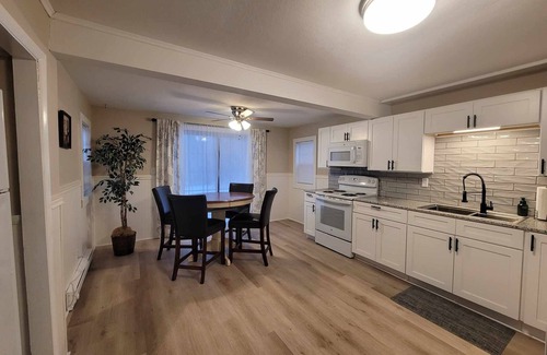 Lindbergh Lawns House | Cozy Cape convenient to Fairgrounds, Downtown,Hospitals,Amphitheater & much more
