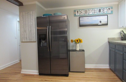 West Mystic House | Cozy Cape Escape - Walk to Downtown Mystic