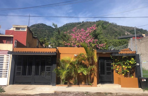 Tepic House | Cozy Casa Ceiba,Charming 2-bedroom house with WiFi, AC in brilliant Tepic