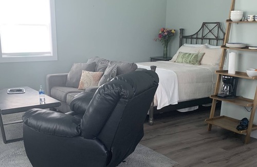 Palm Beach Country Estates Apartment | Cozy casita on the canal - minutes from beaches and shopping