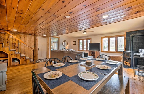Hydeville Cabin | Cozy Castleton Cabin with Fire Pit + Water Access!