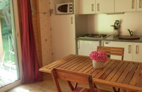 Vitz-sur-Authie House | Cozy chalet in Ponchel with pond
