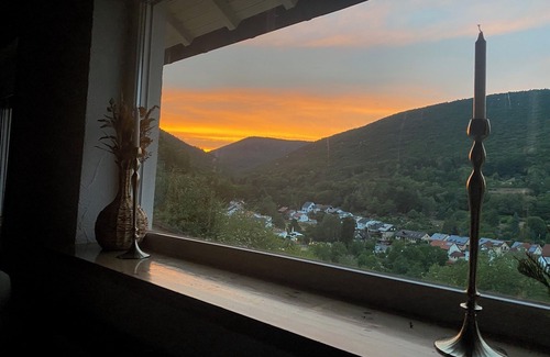 Sankt Martin House | Cozy chalet on the edge of the forest with a view! Dog friendly.
