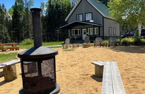La Macaza Ski Chalet | Cozy chalet surrounded by pure nature with no neighbors in sight.