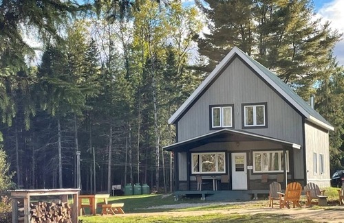 La Macaza Ski Chalet | Cozy chalet surrounded by pure nature with no neighbors in sight.