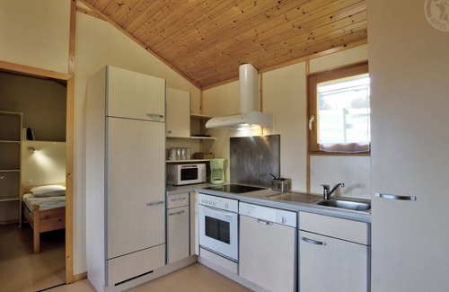 Les Noes Cottage | Cozy Chalet with Private Terrace, Fishing Pond, and Access to Sports & Outdoor Activities