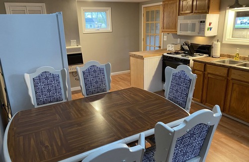 Sandy Creek Cottage | Cozy channel cottage with dock and access to North Sandy Pond.
