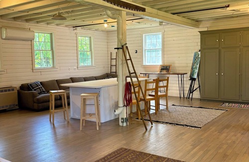 Kalispell Cottage | Cozy charming Flathead Valley Cottage, under the shadow of the Swan Mountains