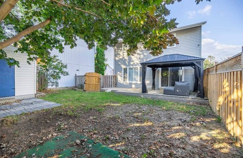 Bramalea Apartment | Cozy, charming, trendy chic studio apartment with bed and breakfast options