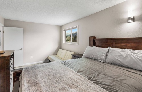 Bozeman Condo | Cozy Chic: Updated Retreat - Pet Friendly - Hot Tub