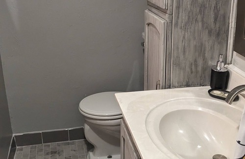 Roselawn Finance House | Cozy City Escape