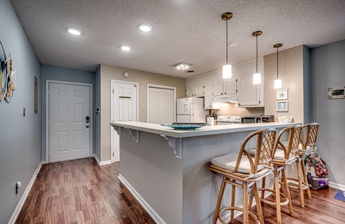 Surfside Beach Condo | Cozy/Clean Ground Floor Surfside Beach Condo 1 Block walk to Beach Pet Friendly