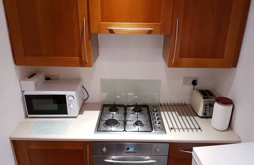 Port Glasgow Apartment | Cozy Coastal Apartment in historic Port Glasgow