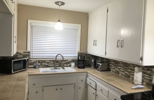 Alamitos Beach Condo | Cozy Condo in Downtown Long Beach, 2 min walk to the Beach,parking place+garage