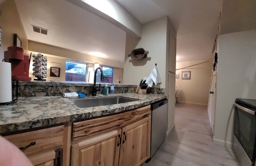 Sparks Condo | Cozy condo in Sparks, NV close to dining, shopping, and entertainment.