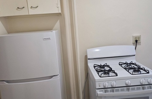 East Bronx House | Cozy Condo Quiet Neighborhood In The Bronx! 30 minutes to Manhattan