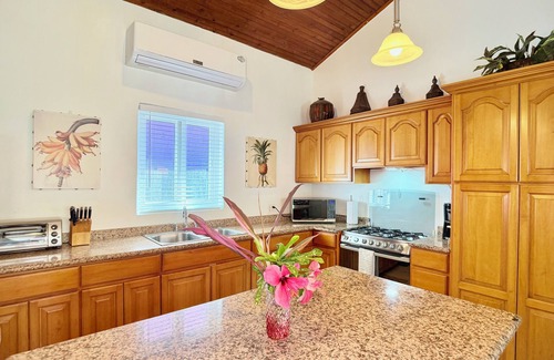 West End Villa | Cozy Condo @Sunset Villas, West End