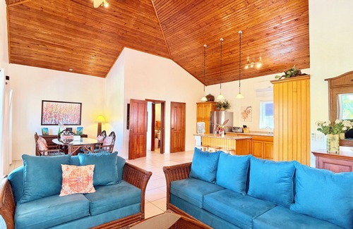 West End Villa | Cozy Condo @Sunset Villas, West End