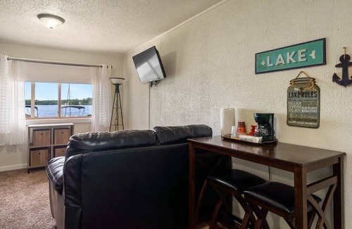 Mayfield Apartment | Cozy condo with kayaks and lake access