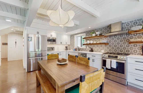 Tahoe Sierra Estates House | Cozy & contemporary, family-friendly home w/free WiFi & a private washer/dryer