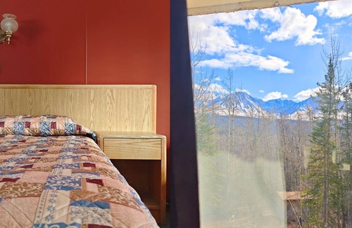 Haines Junction Hotel | Cozy Corner Motel & Restaurant