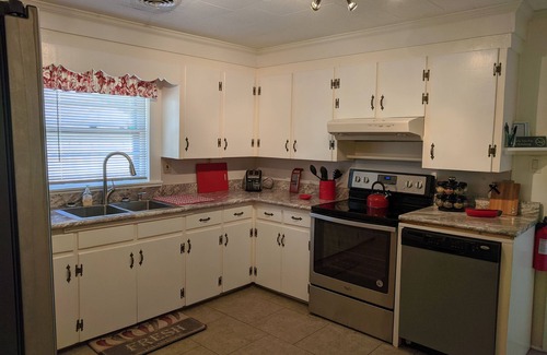 Supply Cottage | Cozy Cottage 1 mile from Holden Beach and Boat Launch. Dog Friendly!
