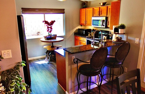 Paradise Valley Village House | Cozy Cottage - 2 BD Energy Efficient Victorian Villa