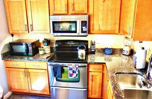 Paradise Valley Village House | Cozy Cottage - 2 BD Energy Efficient Victorian Villa