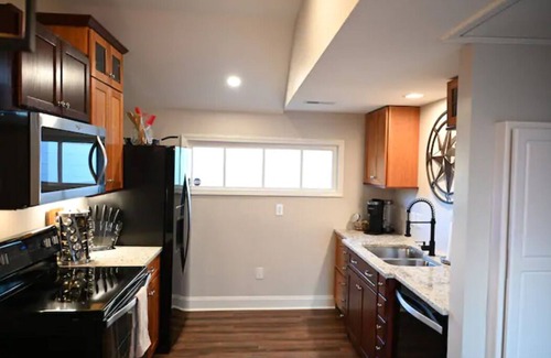 Greenville House | Cozy Cottage 3 Minutes to Downtown Greenville!