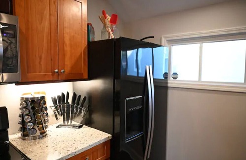 Greenville House | Cozy Cottage 3 Minutes to Downtown Greenville!