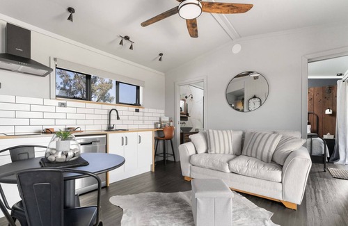 Frog Rock Cottage | Cozy cottage at Frog Rock, uninterrupted mountain views.