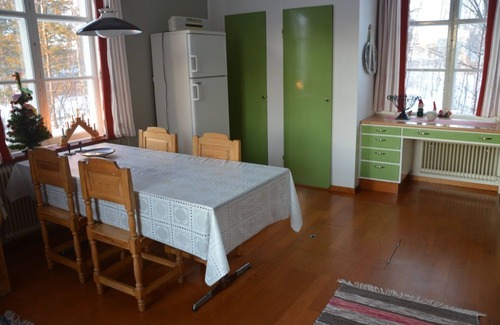 Overkalix House | cozy cottage by the lake near Överkalix