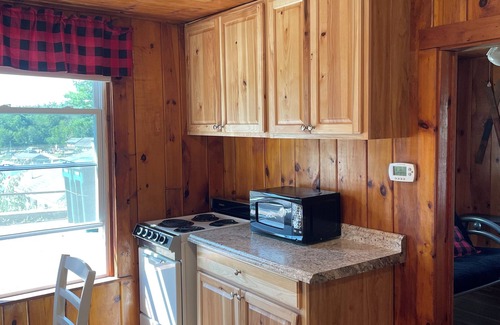 Alton House | Cozy cottage get-away at Lake Winnipesaukee with swim access off dock