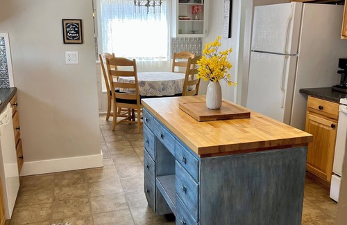 Redmond House | Cozy Cottage in Downtown Redmond