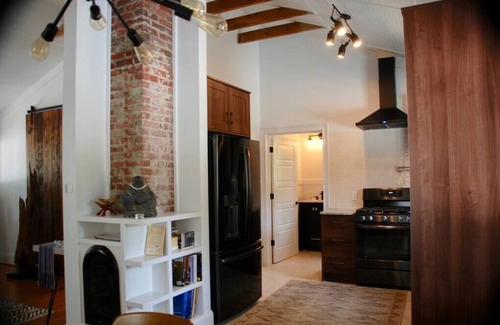 North Charlotte Cottage | Cozy Cottage on Food Forest in the Heart of Charlotte!