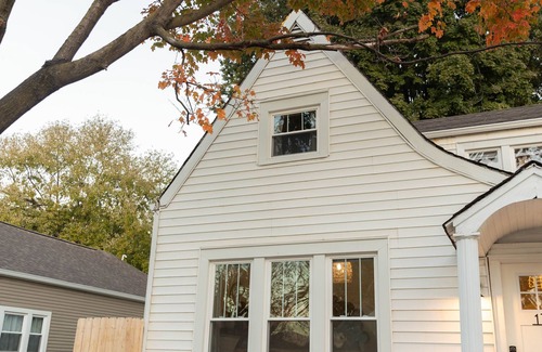 New Albany House | Cozy Cottage on Spring-Centrally Located and 10 mins from downtown Louisville