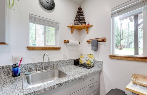 Placerville Apartment | Cozy Cottage w/Park Pass, 1 Mi to Jenkinson Lake!