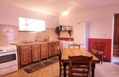 Vauvillers Cottage | Cozy cottage with fireplace and shared garden