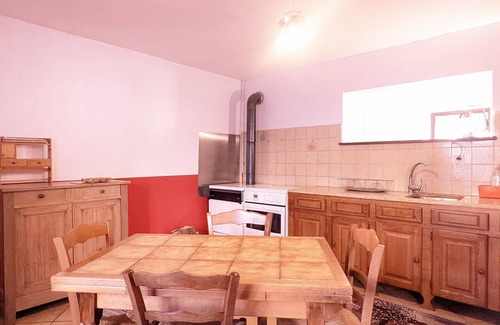 Vauvillers Cottage | Cozy cottage with fireplace and shared garden