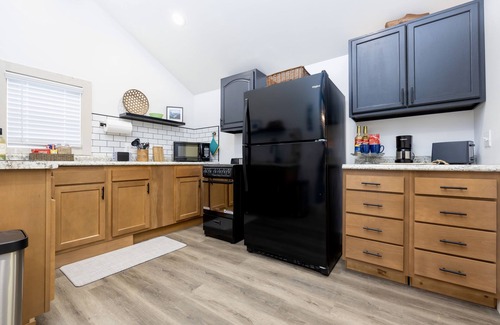 Lakeview House | Cozy Cottages on Orchard Island- Pet Friendly !