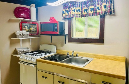 Fountain Run Cabin | Cozy Country Cabin nestled on a quiet restful acreage in the heart of Kentucky