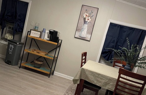Houma House | Cozy Country Cottage located minutes from hospitals and Downtown Houma